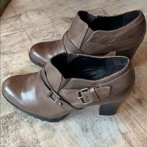 Like new Audrey Brook “Carlie” brown bootie. 8